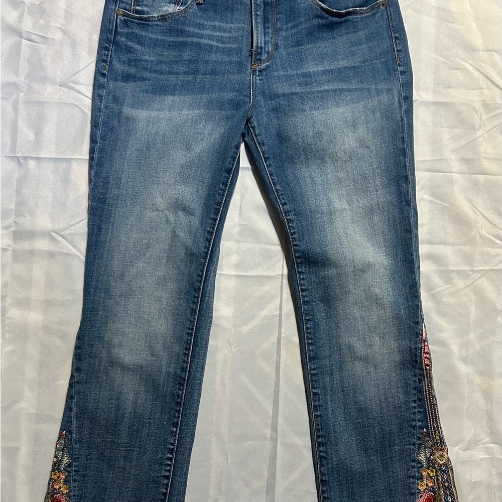 DRIFTWOOD Blue Jeans with Floral Embroidery 31P